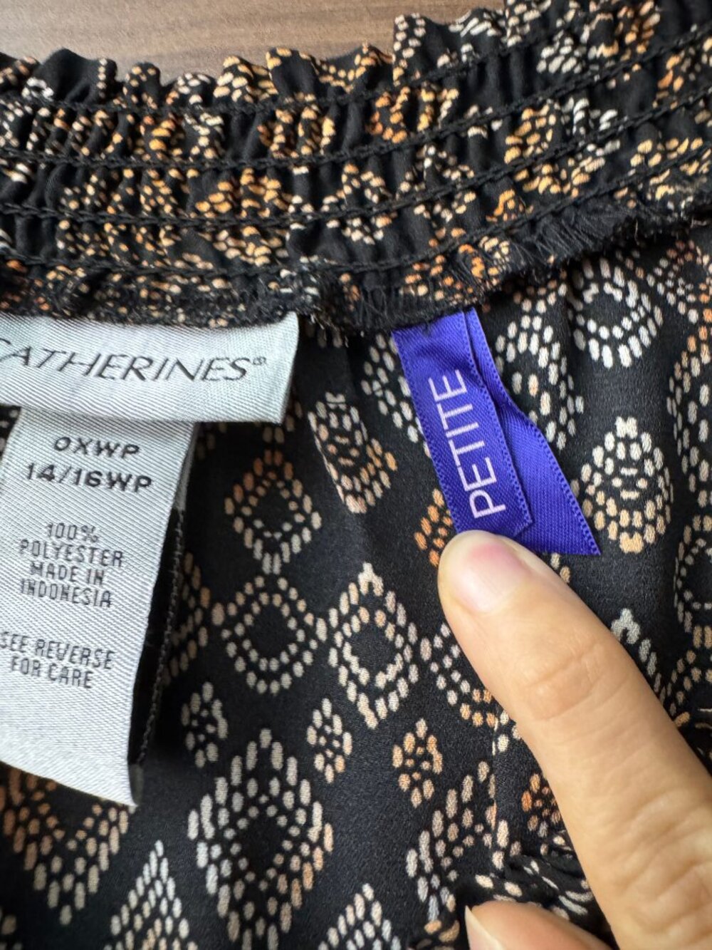 Catherines Plus Size Medallion Print Peasant Tunic 14/16WP - Picture 4 of 6